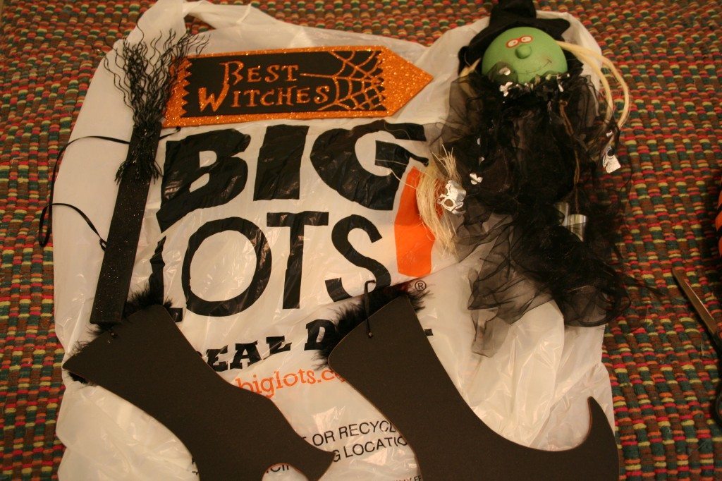 make-a-halloween-wreath-with-fun-stuff-from-big-lots