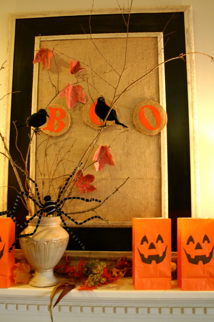 Fun and easy Halloween Spooky Mantel.