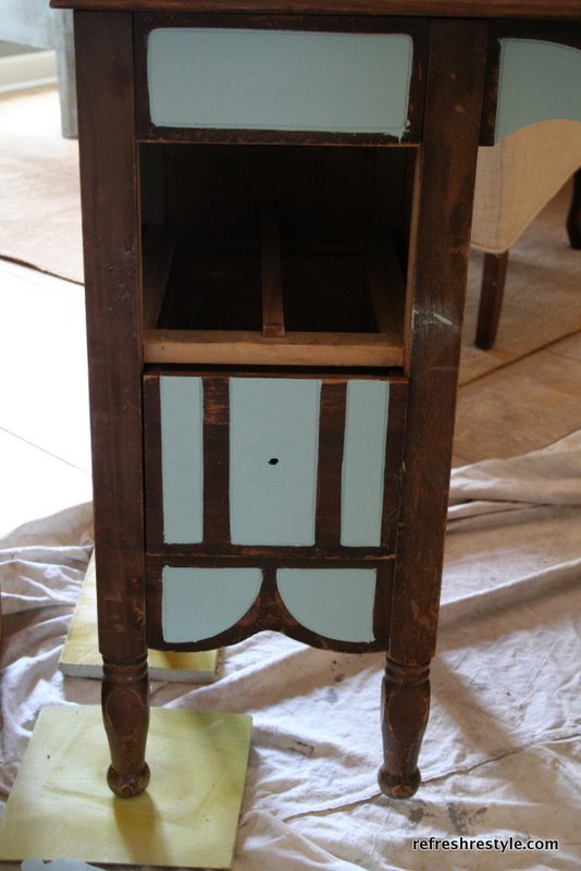 Vanity/Desk Makeover  With Annie Sloan Chalk Paint