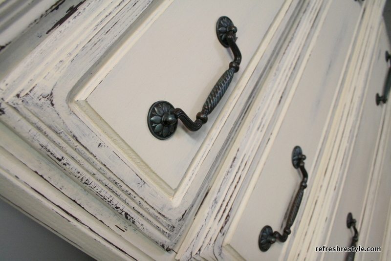 Shabby Dresser makeover with Annie Sloan Chalk Paint to create a cottage shabby chic makeover.