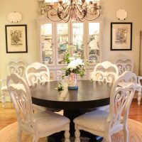 Dining Chairs DIY-How to spray paint!