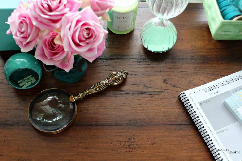 Wood grain look, vintage accessories for your desk