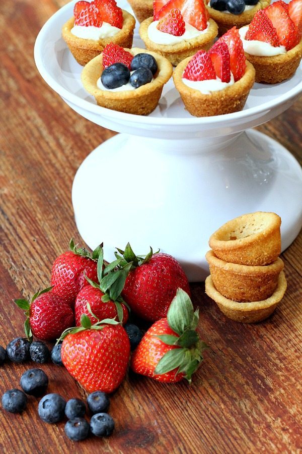 Cookie cups filled with fruit #recipe