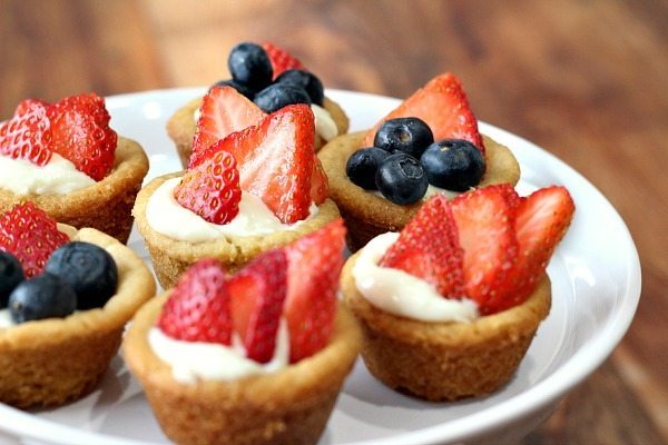 Strawberries and Blueberries in cookie cups #recipe