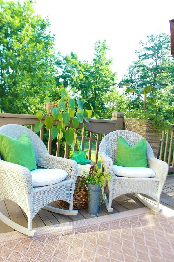 Refreshing greens the deck - spray painting wicker with HomeRight Finish Max