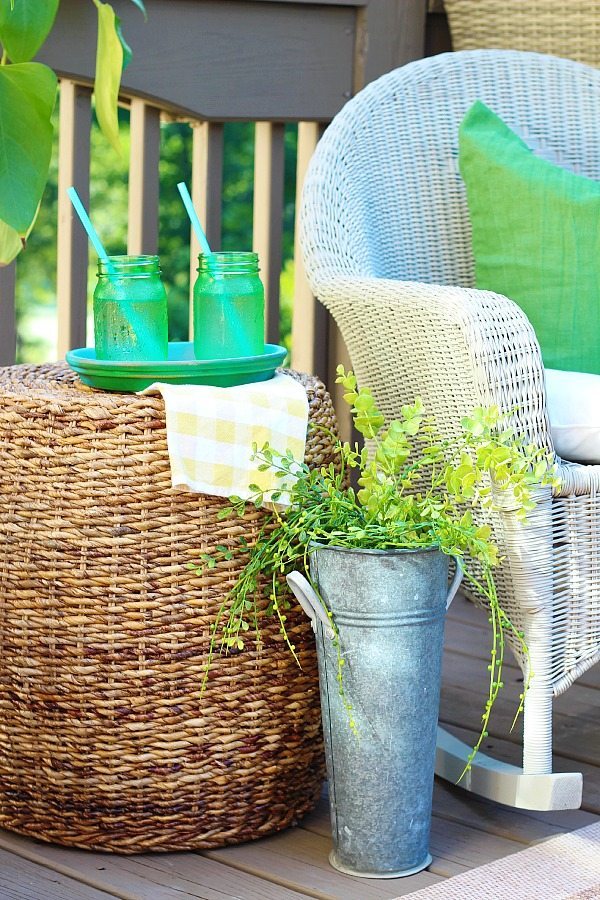 Refreshing the deck with a variety of wicker - spray painting wicker with HomeRight Finish Max