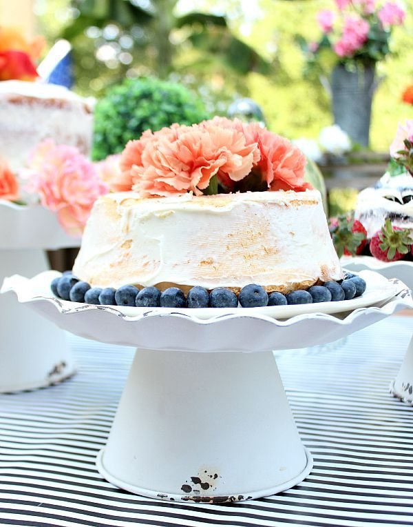 Decor Steals Design Cakes on Beautiful cake stands