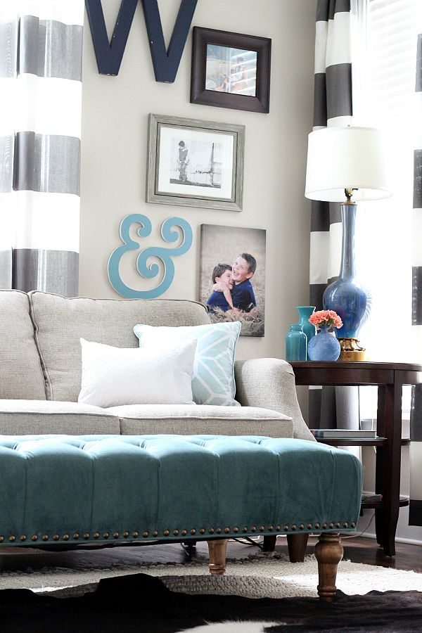 gallery wall ideas using blues and grays