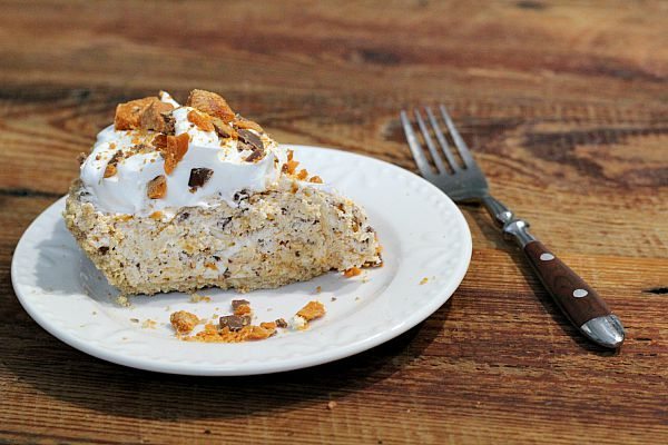 Only 4 ingredients in this Butterfinger Pie Recipe