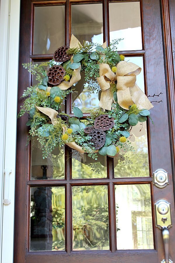 Beautiful fall wreath from Daisy Mae Belle ETSY shop perfect from summers end to Christmas refreshrestyle.com