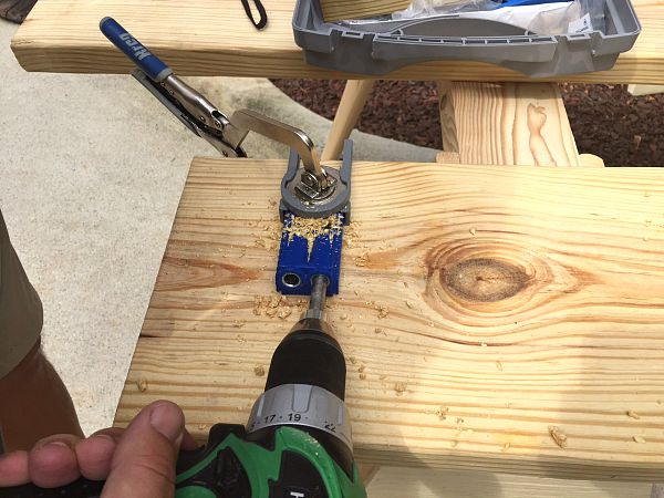 Creating an industrial table using a kreg jig to make pocket holes at RefreshRestyle.com
