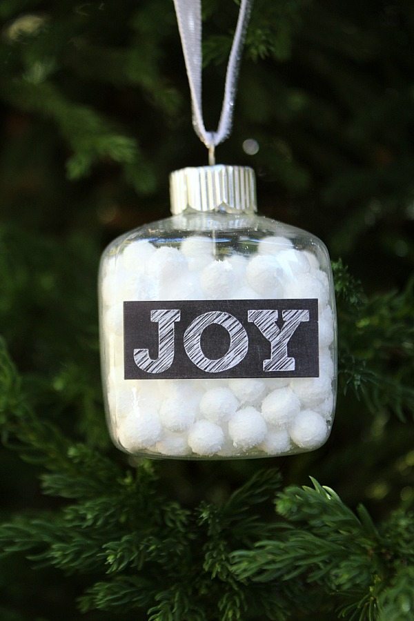 Chalkboard snowball Christmas ornament at refreshrestyle.com