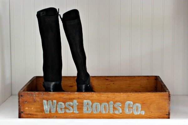 How to make a vintage boot tray with personalized signage at refreshrestyle.com