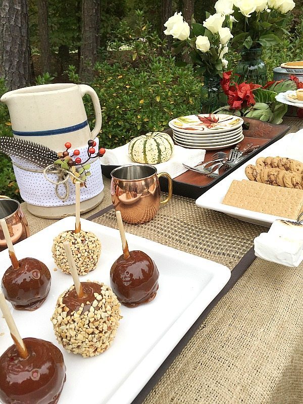 Ideas for having dessert outdoors. Outdoor Living with affordable Better Homes and Gardens. Keep the outdoor entertaining season going longer. #sp #BHGLiveBetter