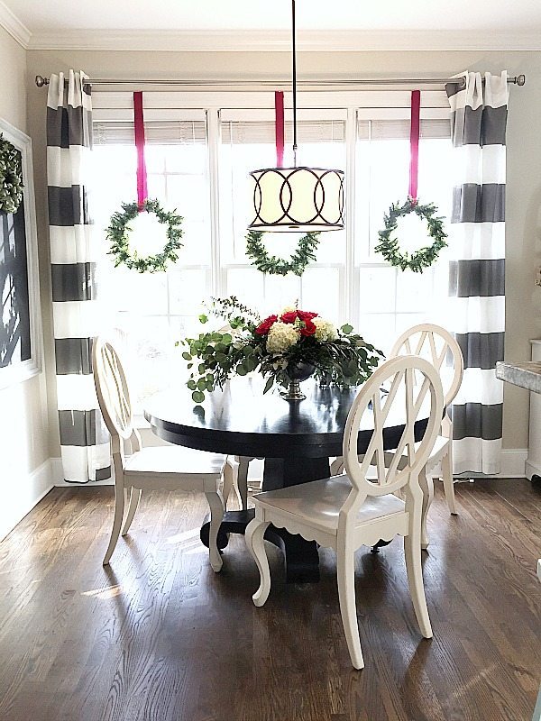 Christmas centerpiece at Refresh Restyle