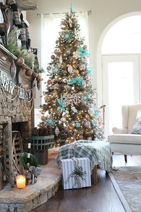 16 Ways to Decorate with Blue for Christmas