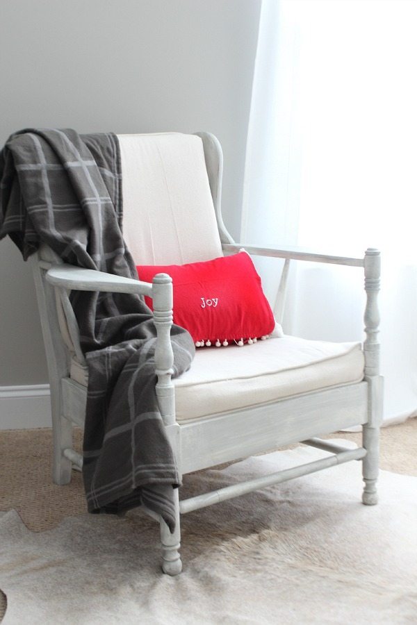 Guest room in red and gray for Christmas