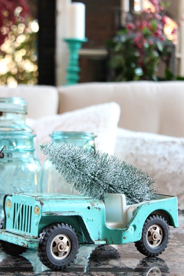 Christmas on the patio reds and turquoise Refresh Restyle