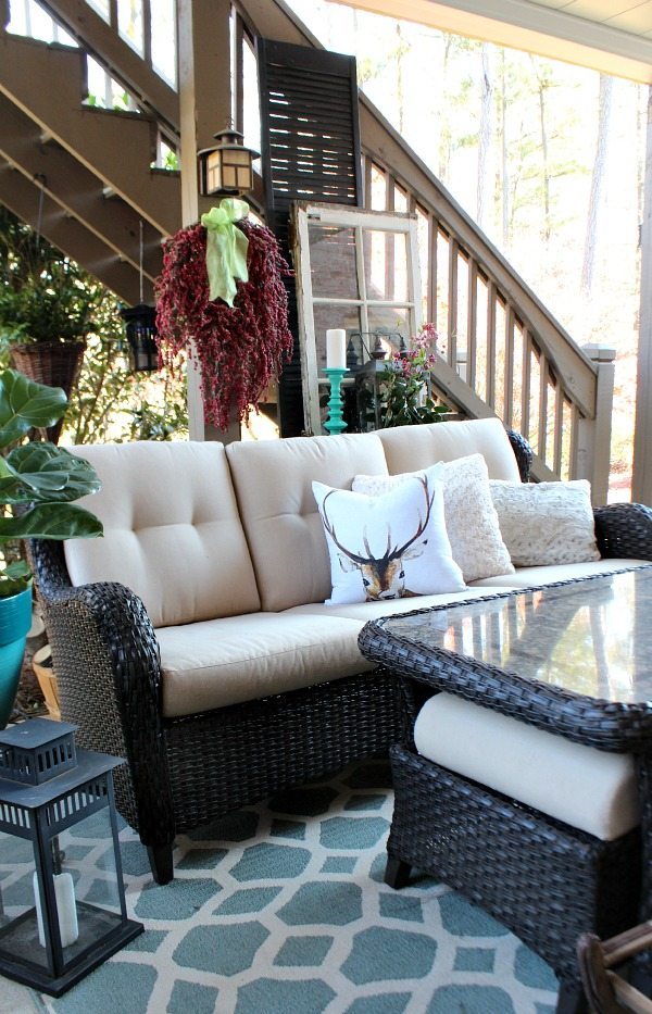 Patio winter decor with turquoise and red at Refresh restyle