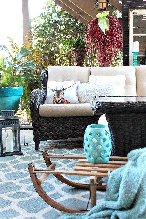 Red and Turquoise on the winter patio at Refresh Restyle