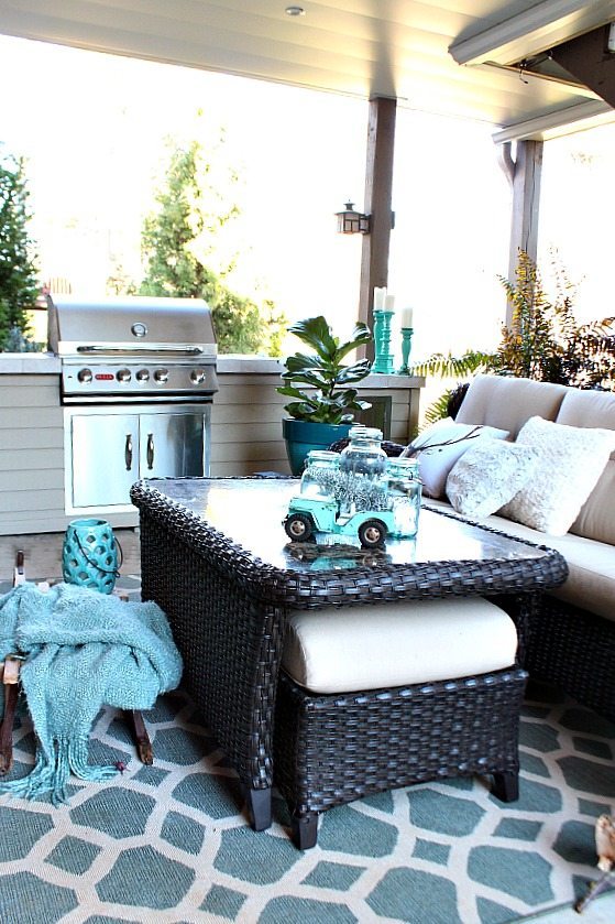 Winter Christmas Patio at Refresh Restyle