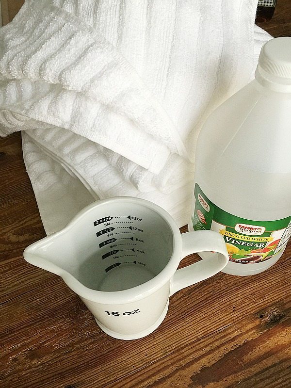 Laundry Vinegar tips - Do your towels leave fuzz all over even after you've washed them, try this to fix that!