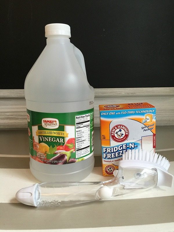 Laundry tips with vinegar and baking soda