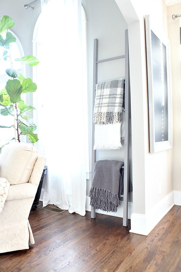 Blanket Ladder do it yourself - easy to make and you will love having a place for extra throws