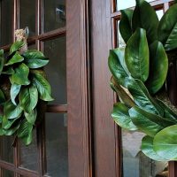 Double door - Get creative - Ingredients for making a beautiful realistic looking affordable magnolia wreath