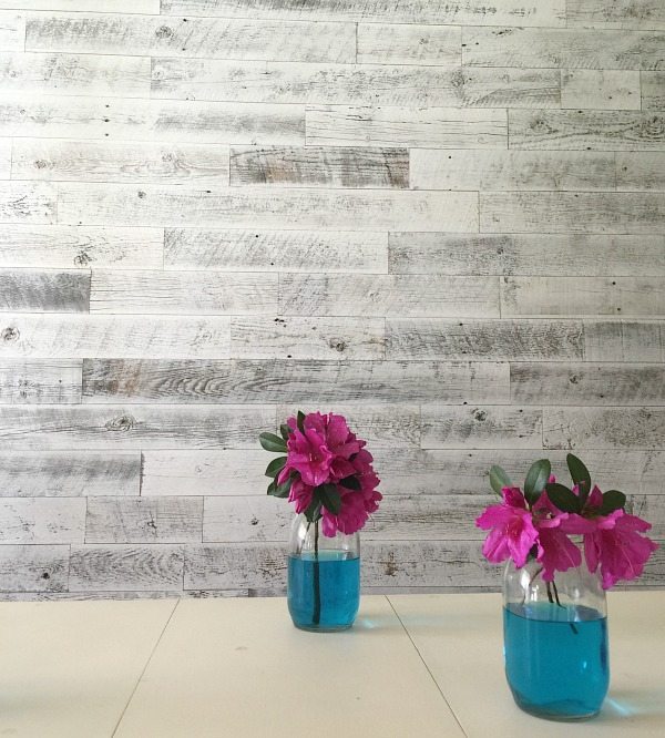 Weathered white wall using Stikwood easy farmhouse look by Refresh Restyle