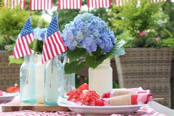 10 Minute Easy and affordable patriotic idea at Refresh Restyle
