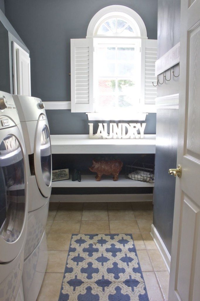 2 Bees In A Pod Laundry Room