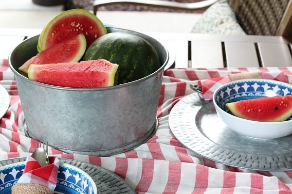 Galvanized bucket as a serving idea - Outdoor Entertaining Easy and Affordable