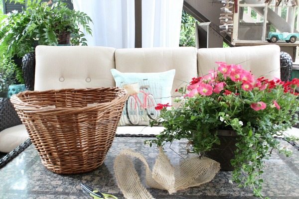 Bicycle basket becomes a planter - a thrift store makeover for outdoor decor at refreshrestyle.com