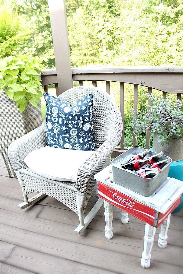 Easy DIY Coca Cola crate side table more info at RefreshRestyle.com