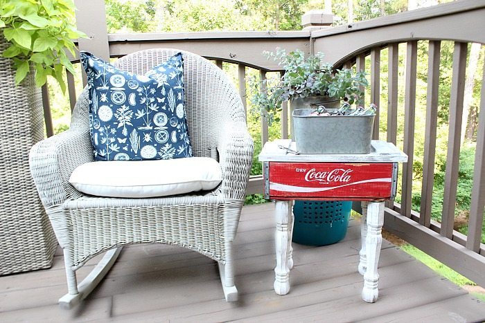 Great idea - Easy DIY Coca Cola crate side table more info at RefreshRestyle.com
