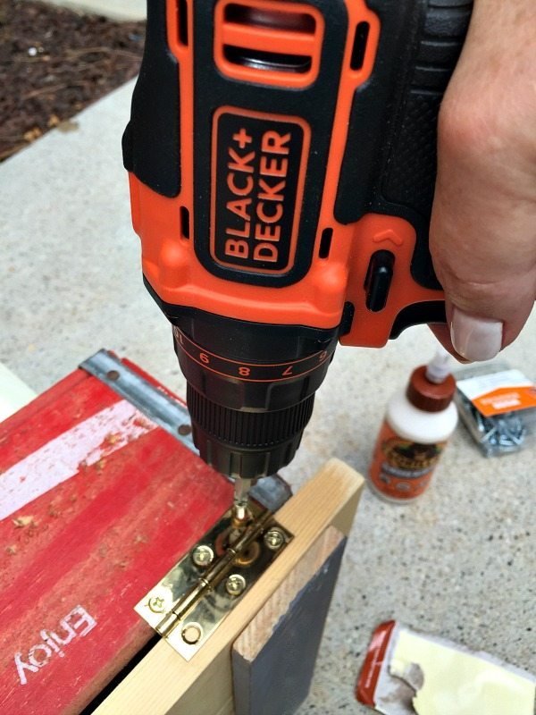 How to attach a hinge - make a vintage Coke Crate Table at refreshrestyle.com