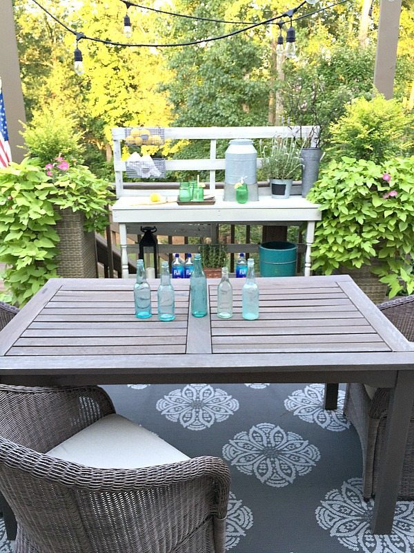 Outdoor Dining - Rustic farmhouse serving area idea - Made from a pallet - outdoor potting table serves as buffet or drink service area