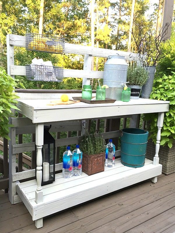 Pallet Potting Table - Rustic farmhouse serving area idea - Made from a pallet - outdoor potting table serves as buffet or drink service area