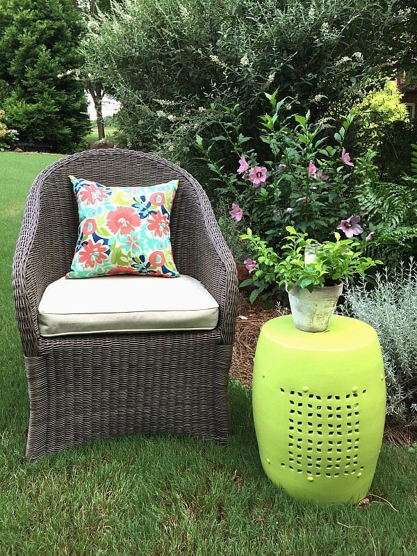 Outdoor garden stool makeover with DecoArt Americana Decor outdoor living paint