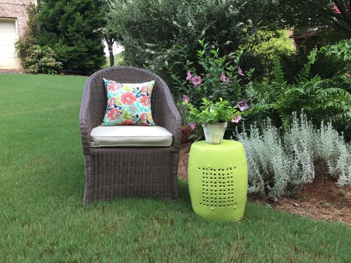 Thrift store makeover - Outdoor garden stool makeover with DecoArt Americana Decor outdoor living paint