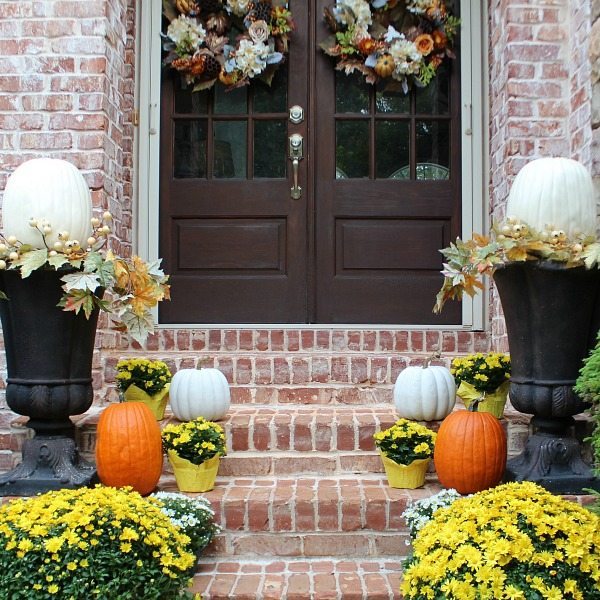 Fall Front Porch: Mums + Pumpkins - Refresh Restyle