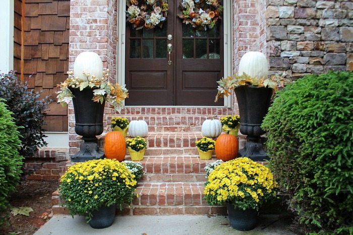 orange-and-white-pumpkins-flanked-by-yellow-and-white-mums-perfect-for-fall-entry