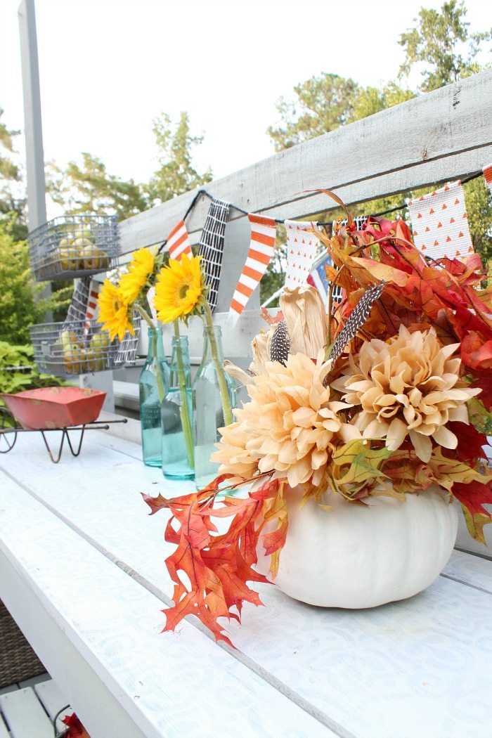 thrify-fall-decor-on-the-pallet-garden-bench-at-refresh-restyle