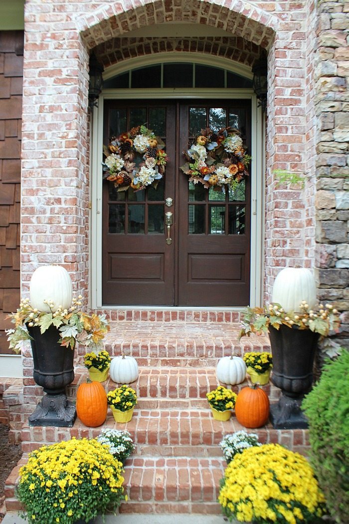 Fall Front Porch: Mums + Pumpkins - Refresh Restyle