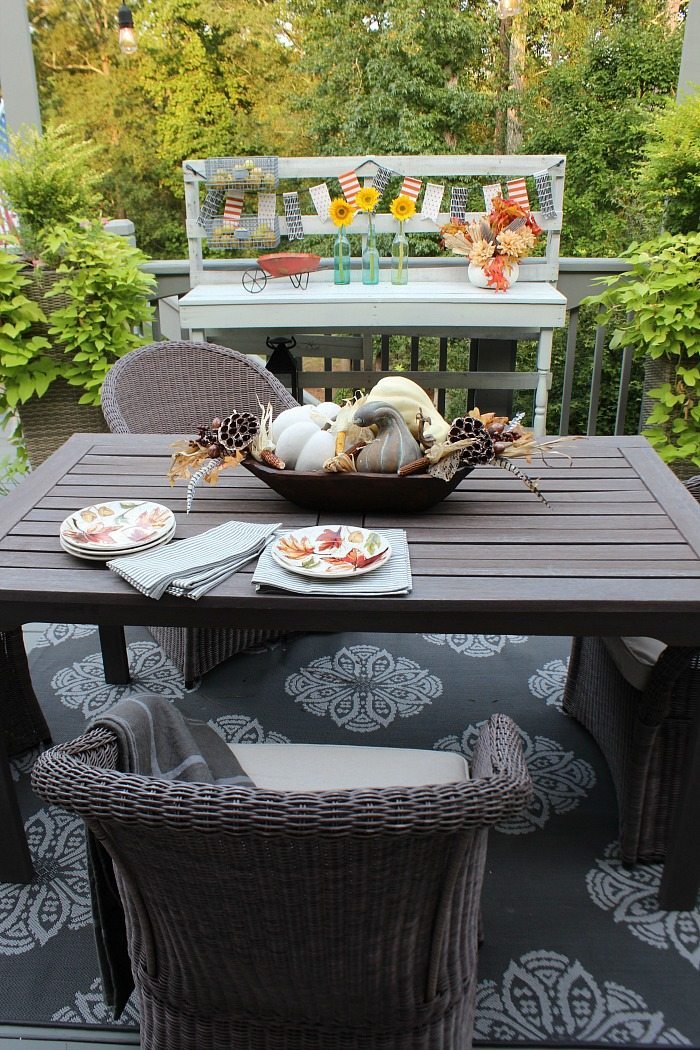 fall-porch-dining