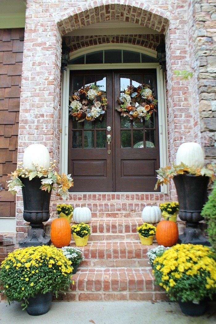 mix-of-real-and-fake-pumpkins-with-white-and-yellow-mums