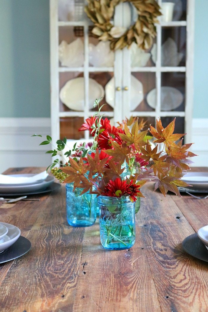 blue-mason-jars-on-the-barnwood-farm-table