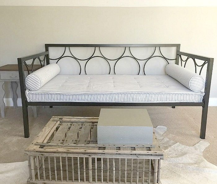 metal-daybed-before-the-chalk-paint-makeover