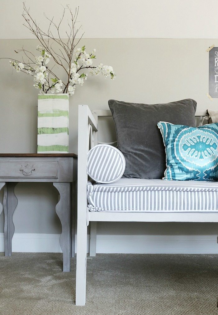 metal-daybeds-can-bed-painted-with-chalk-paint